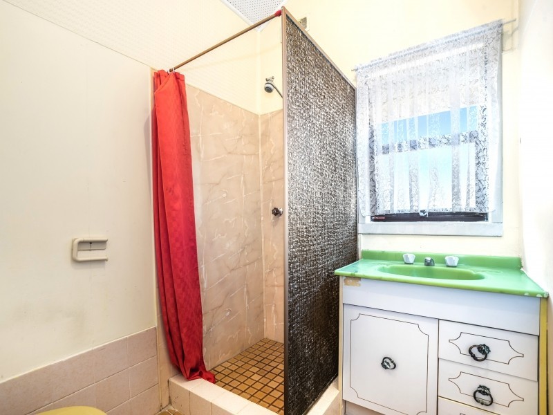 8 Hoskins Avenue, Warrawong NSW 2502