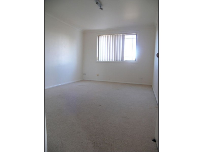 2/9 Platypus Close, Figtree NSW 2525