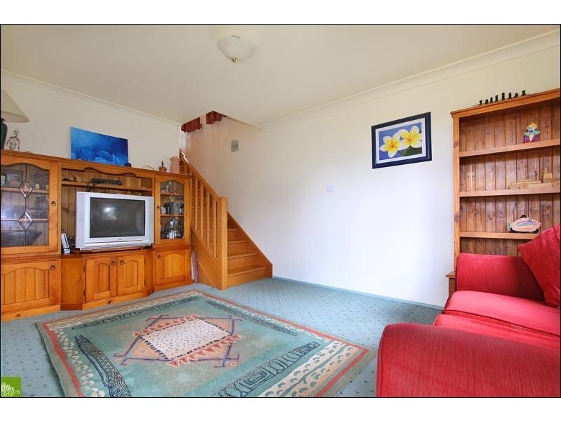 8 Telopea Place, Cordeaux Heights NSW 2526