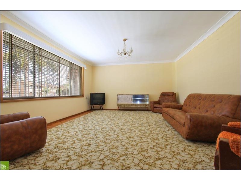 12 Rachel Crescent, Unanderra NSW 2526