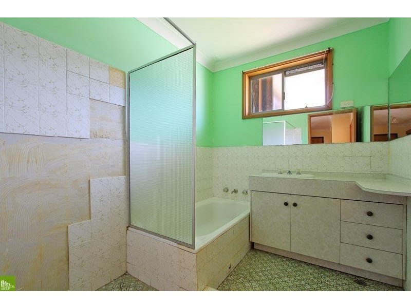 12 Rachel Crescent, Unanderra NSW 2526