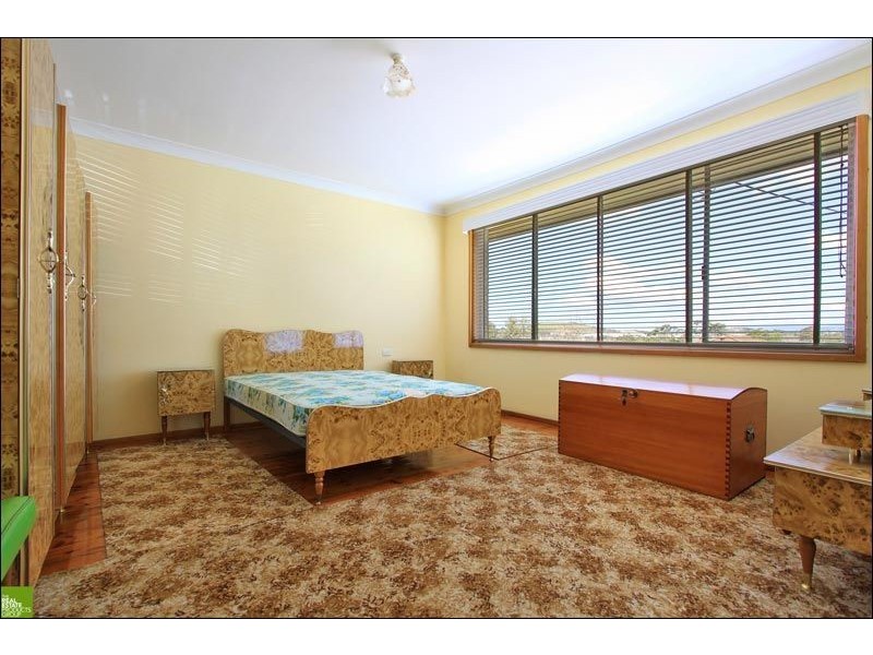 12 Rachel Crescent, Unanderra NSW 2526