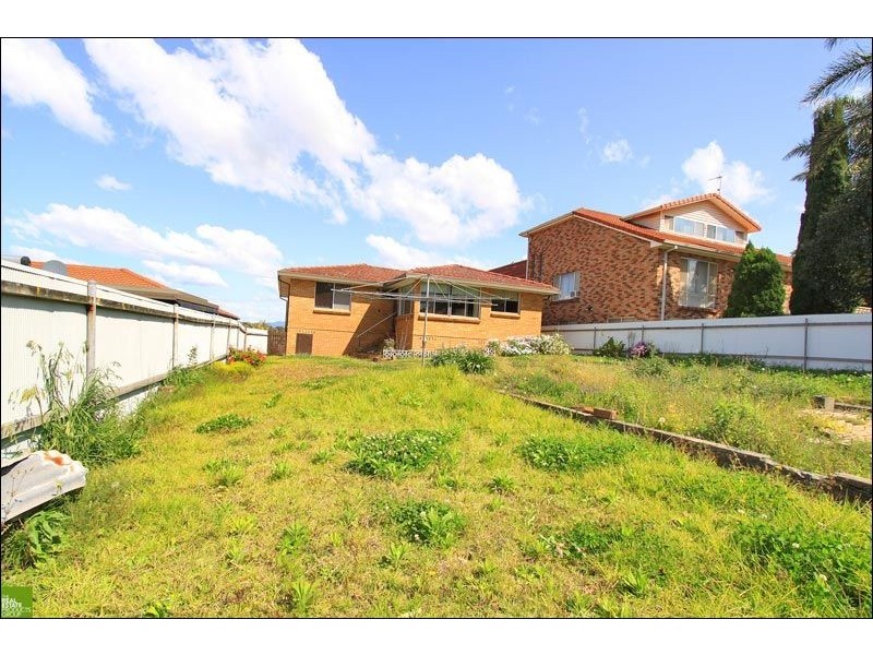 12 Rachel Crescent, Unanderra NSW 2526