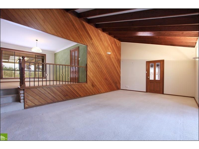 8 Halley Crescent, Woonona NSW 2517