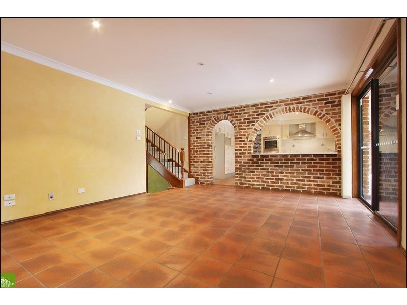 8 Halley Crescent, Woonona NSW 2517