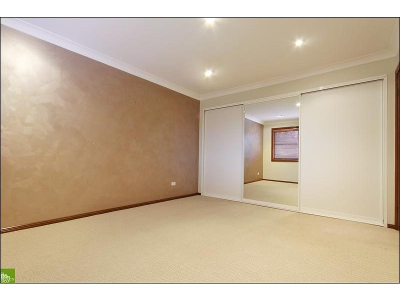 8 Halley Crescent, Woonona NSW 2517