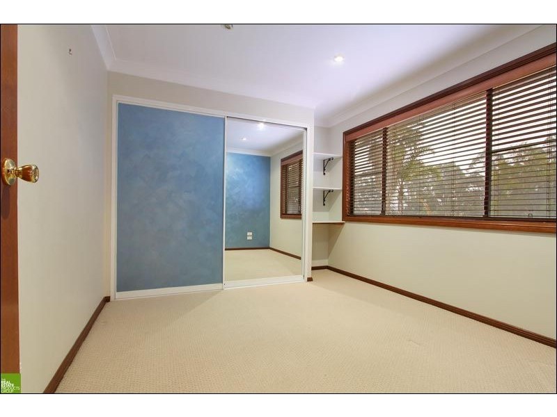 8 Halley Crescent, Woonona NSW 2517