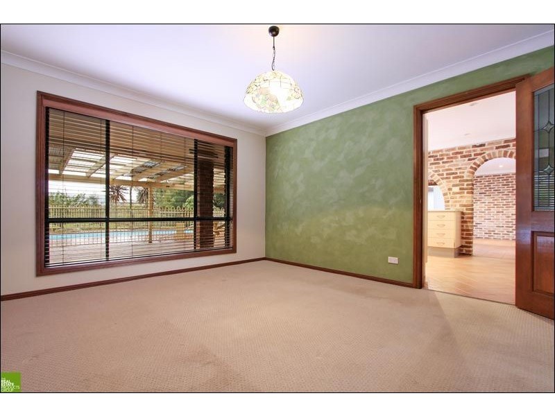 8 Halley Crescent, Woonona NSW 2517