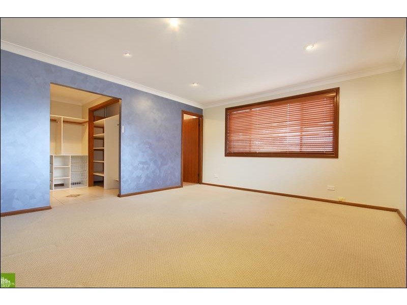 8 Halley Crescent, Woonona NSW 2517