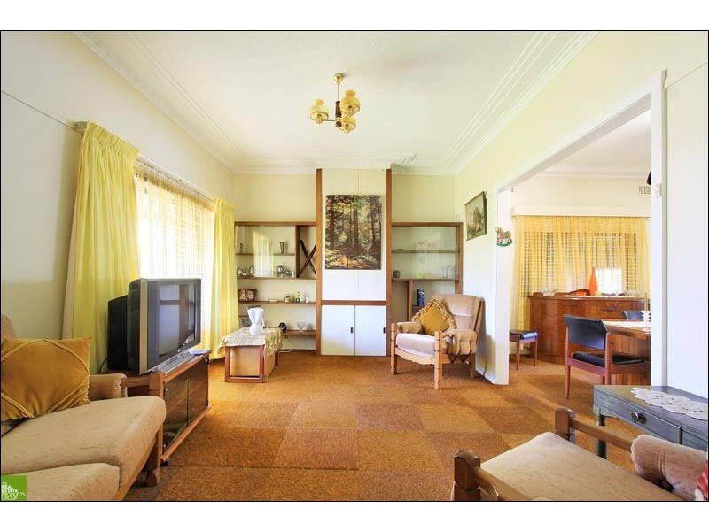 73 Northcliffe Drive, Lake Heights NSW 2502