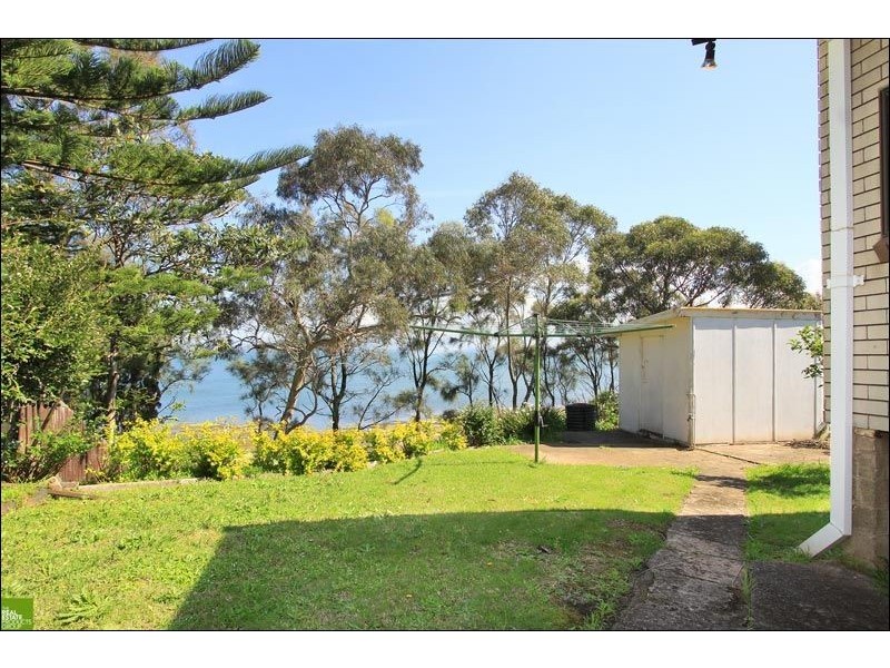 73 Northcliffe Drive, Lake Heights NSW 2502