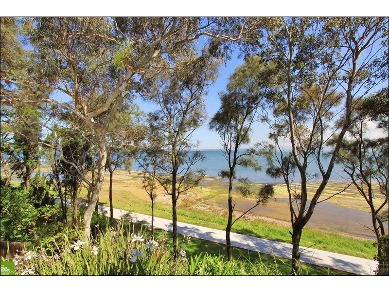 73 Northcliffe Drive, Lake Heights NSW 2502