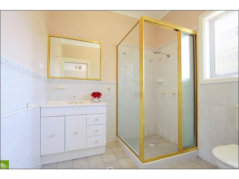 16 Nioka Avenue, Keiraville NSW 2500