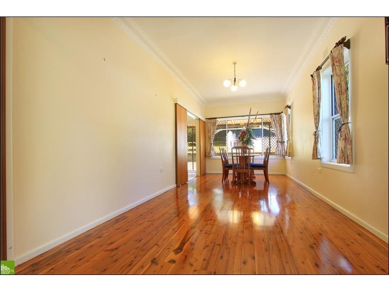 16 Nioka Avenue, Keiraville NSW 2500