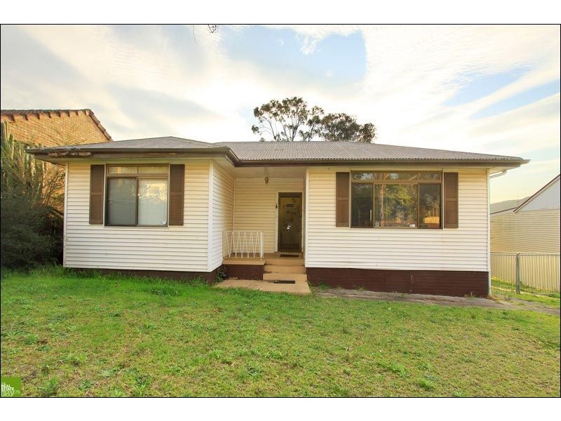 12 London Street, Berkeley NSW 2506