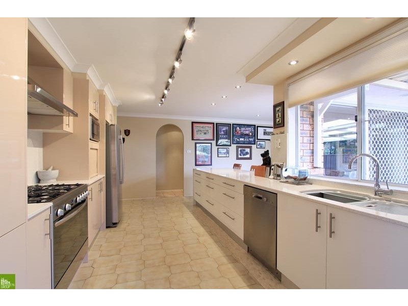 7 Erlinya Place, Cordeaux Heights NSW 2526