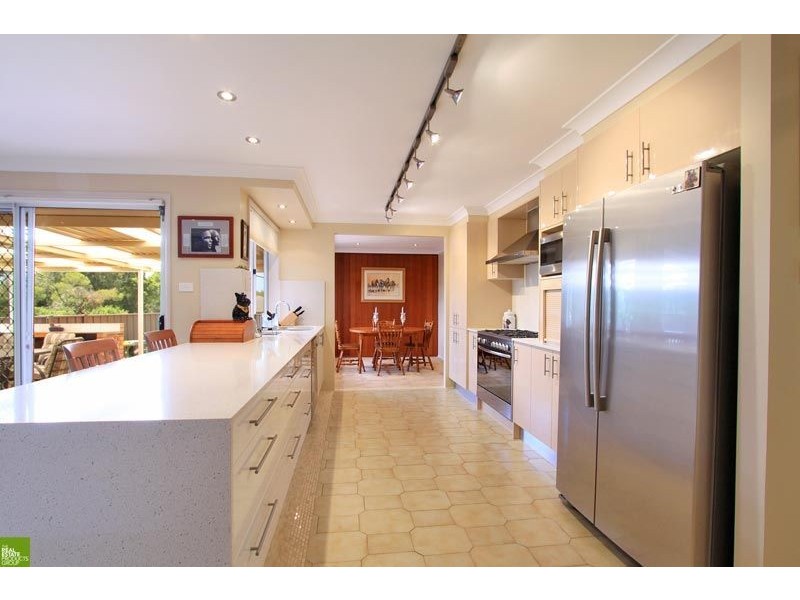 7 Erlinya Place, Cordeaux Heights NSW 2526