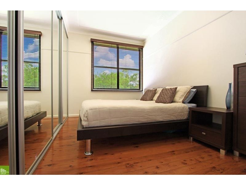 8 Stapleton Street, Unanderra NSW 2526