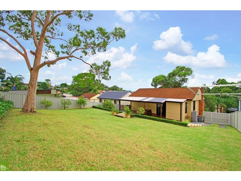 8 Stapleton Street, Unanderra NSW 2526