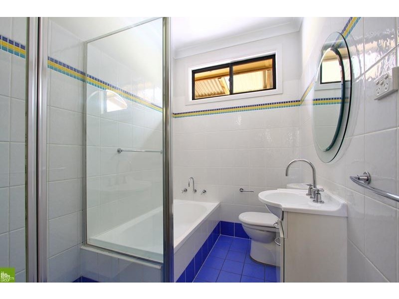 8 Stapleton Street, Unanderra NSW 2526