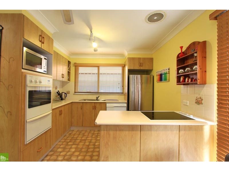 93 Madigan Boulevarde, Mount Warrigal NSW 2528