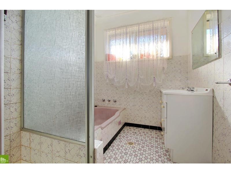 65 Beverley Avenue, Unanderra NSW 2526