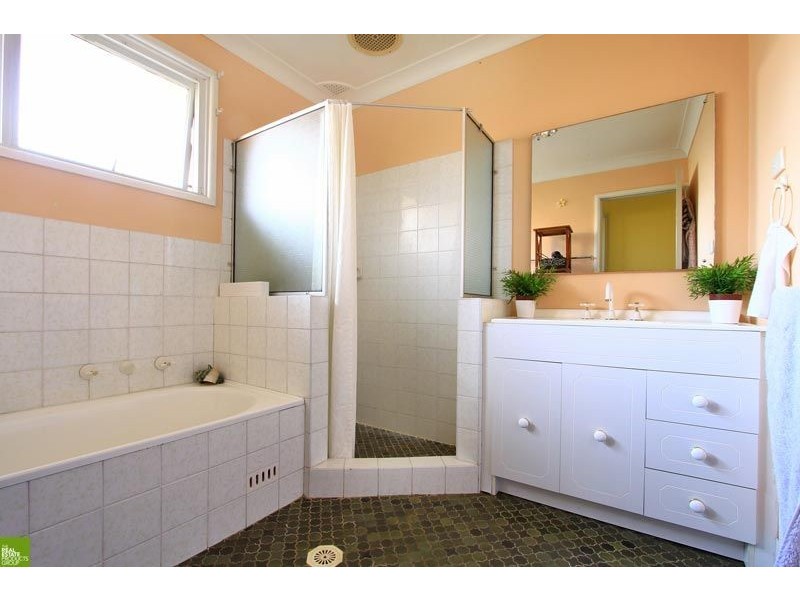 93 Madigan Boulevarde, Mount Warrigal NSW 2528