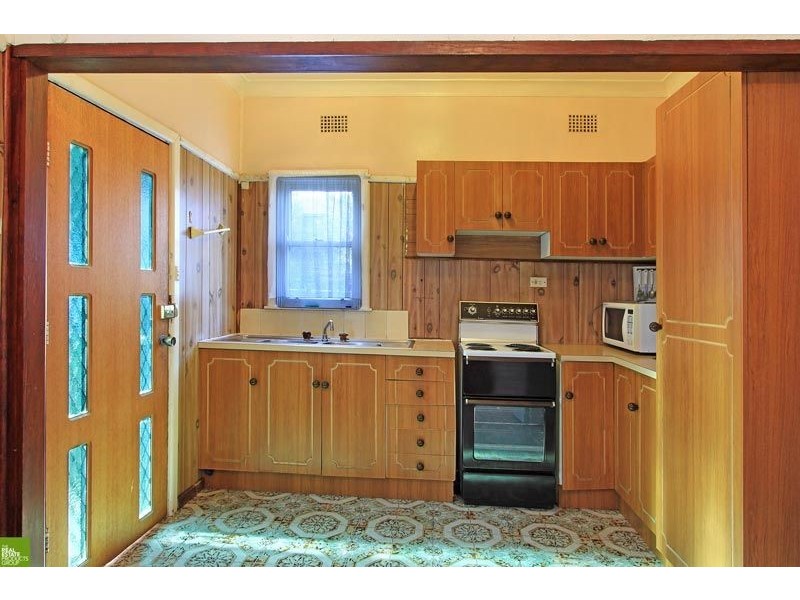 42 Robertson Street, Coniston NSW 2500