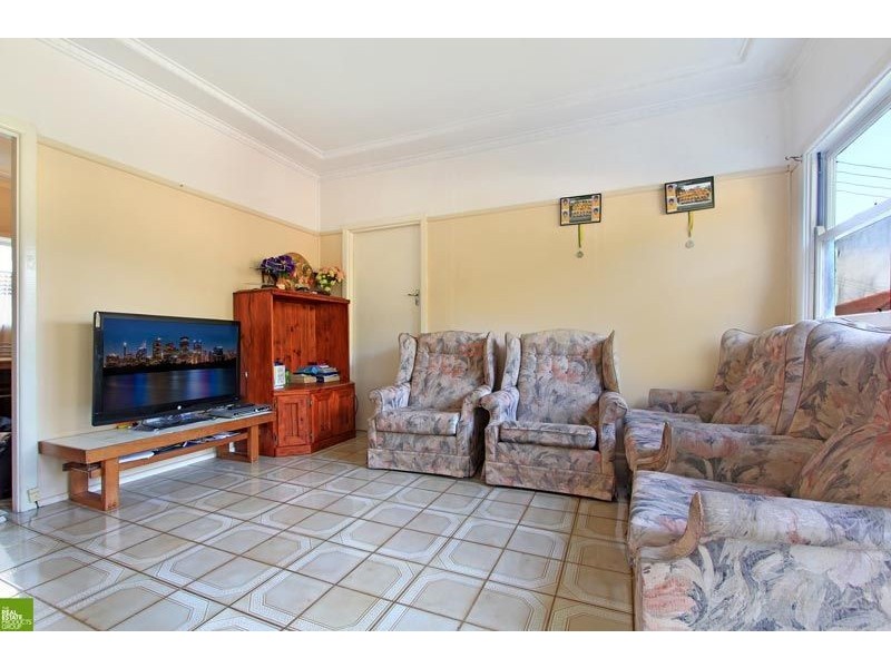 42 Robertson Street, Coniston NSW 2500
