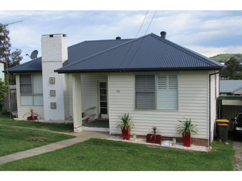 39 Rose Parade, Unanderra NSW 2526