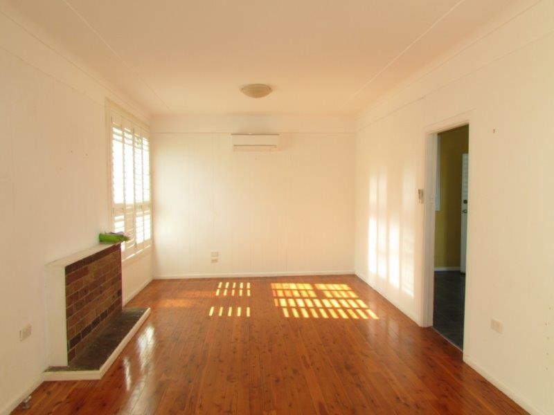 39 Rose Parade, Unanderra NSW 2526