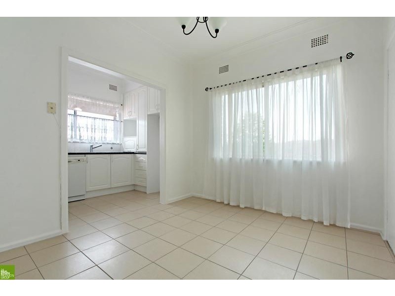 75 Cummins Street, Unanderra NSW 2526