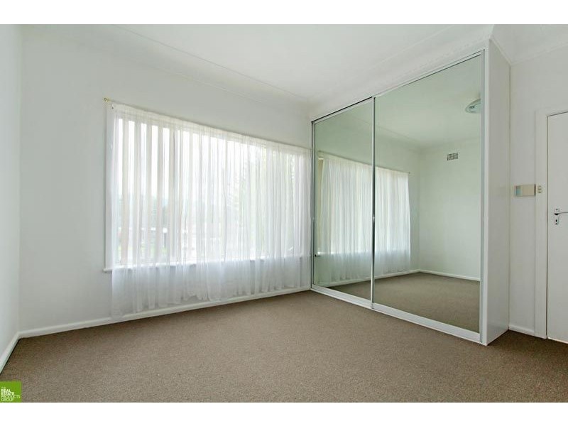 75 Cummins Street, Unanderra NSW 2526