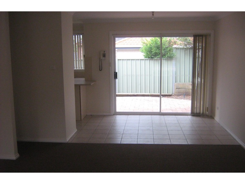 2/2 Arkell Drive, Figtree NSW 2525