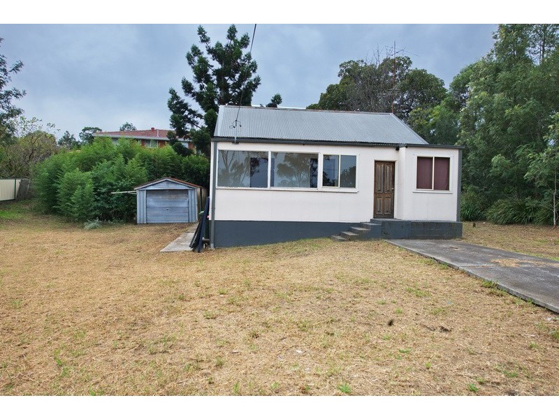 318 Northcliffe Drive, Lake Heights NSW 2502