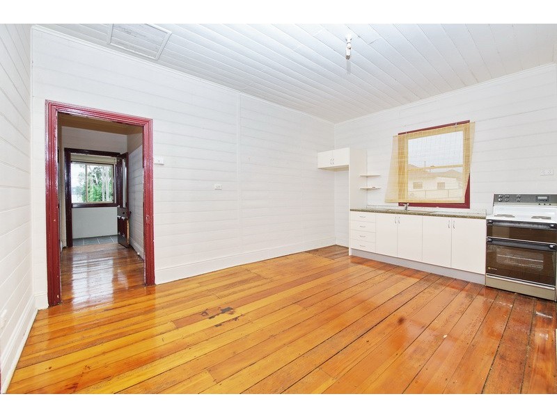 318 Northcliffe Drive, Lake Heights NSW 2502