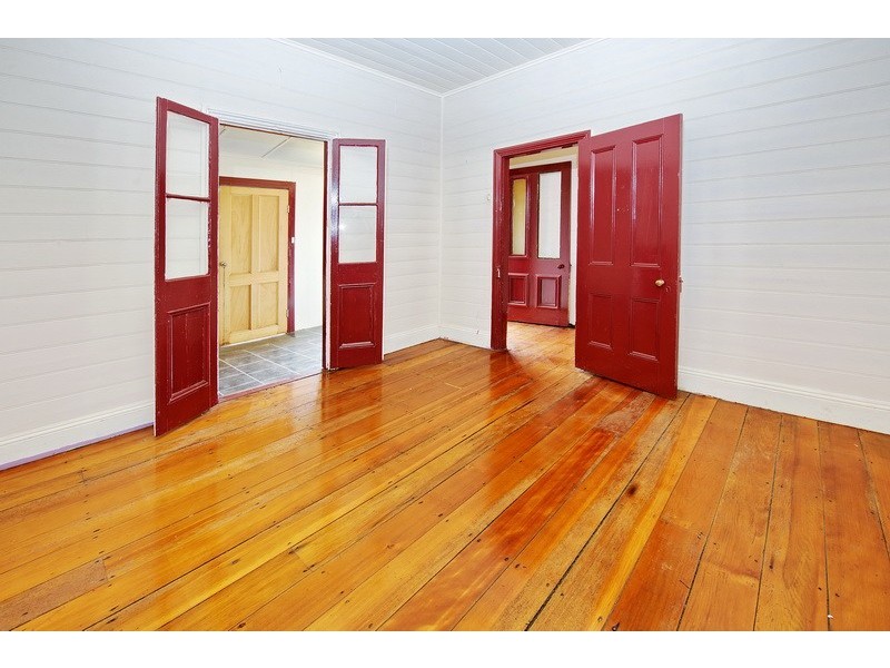 318 Northcliffe Drive, Lake Heights NSW 2502