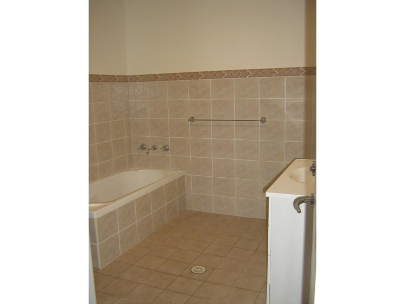 4/4 Bellevue Road, Figtree NSW 2525