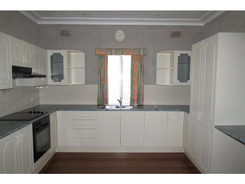 9 Grace Street, Unanderra NSW 2526