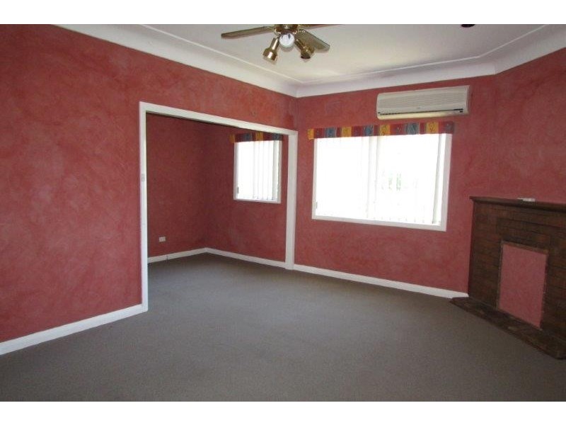 9 Grace Street, Unanderra NSW 2526