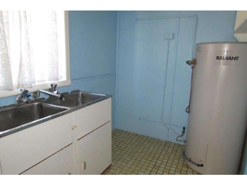 9 Grace Street, Unanderra NSW 2526