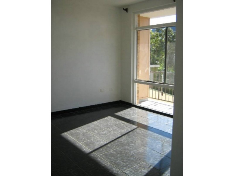 8/16 Woodlawn Avenue, Mangerton NSW 2500