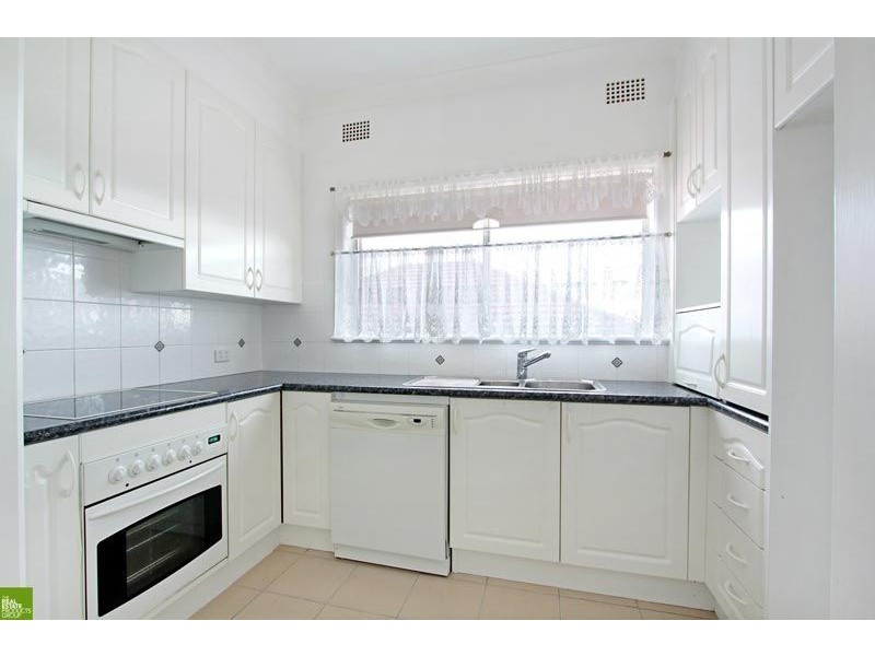 75 Cummins Street, Unanderra NSW 2526