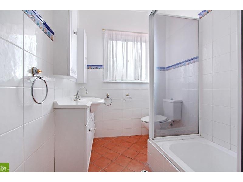 75 Cummins Street, Unanderra NSW 2526