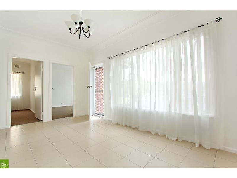 75 Cummins Street, Unanderra NSW 2526