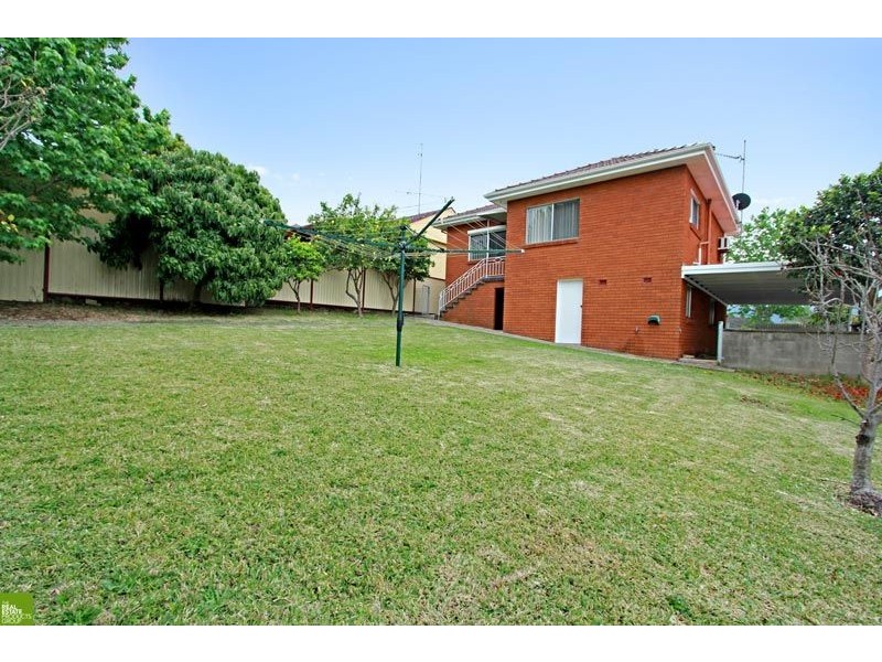 75 Cummins Street, Unanderra NSW 2526