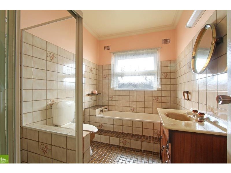 43 Phillip Crescent, Mangerton NSW 2500