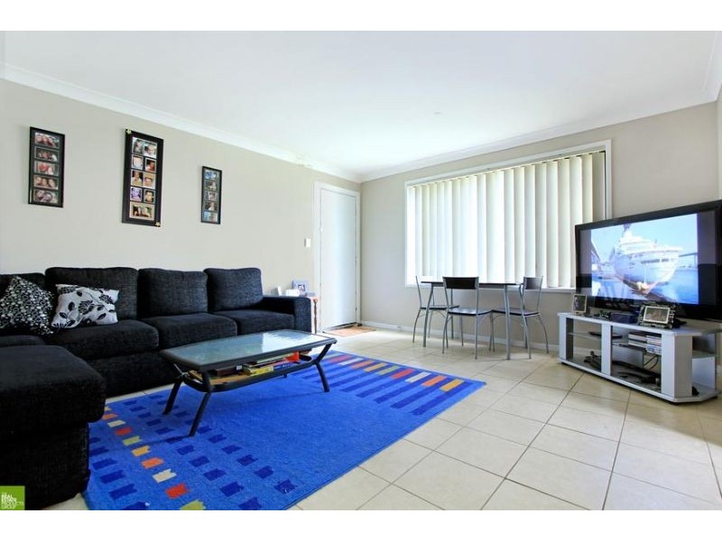 1/37 Kingsley Drive, Lake Heights NSW 2502