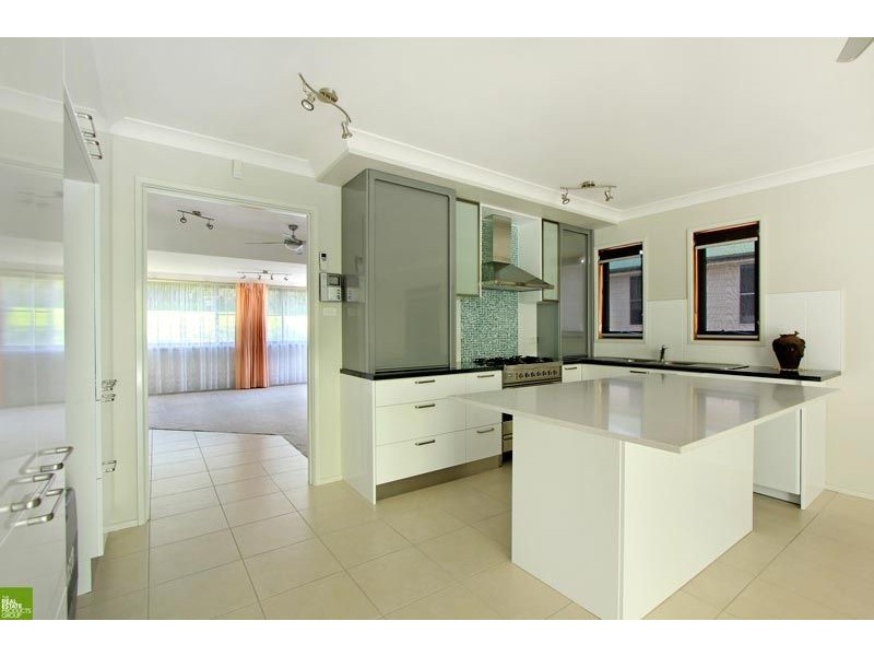 37 Maynes Parade, Unanderra NSW 2526