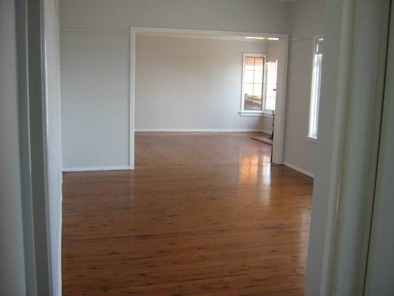 64 Grandview Parade, Lake Heights NSW 2502